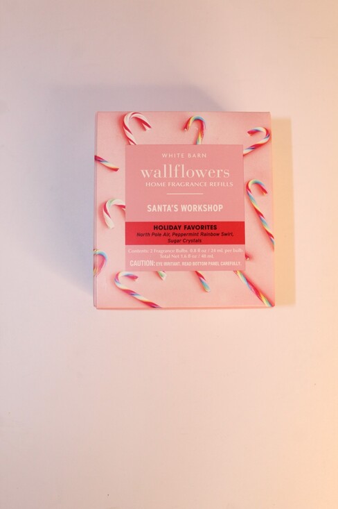 BATH & BODY WORKS White Barn Santa's Workshop Wallflowers Fragrance 2 Refills - Picture 2 of 4